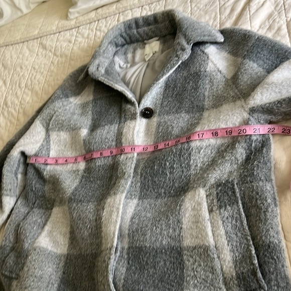H&M Gray and White Plaid Coat - Picture 4 of 9